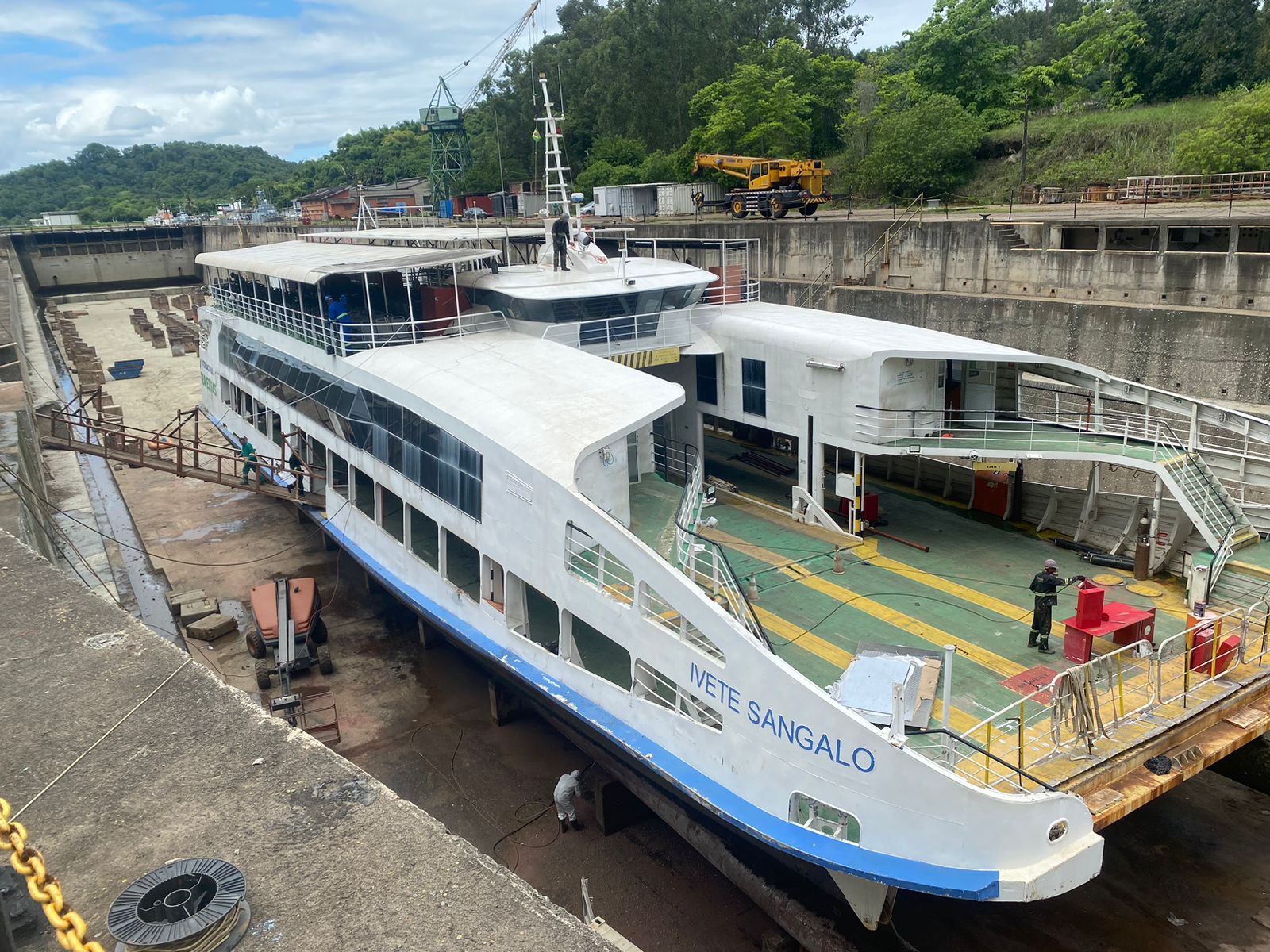 Base Naval De Aratu Realiza Docagem Do Ferry Boat Ivete Sangalo Para