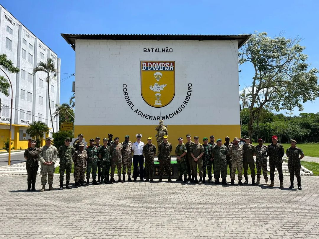 Alunos Do Centro De Idiomas Do Ex Rcito E Da Escola De Aperfei Oamento