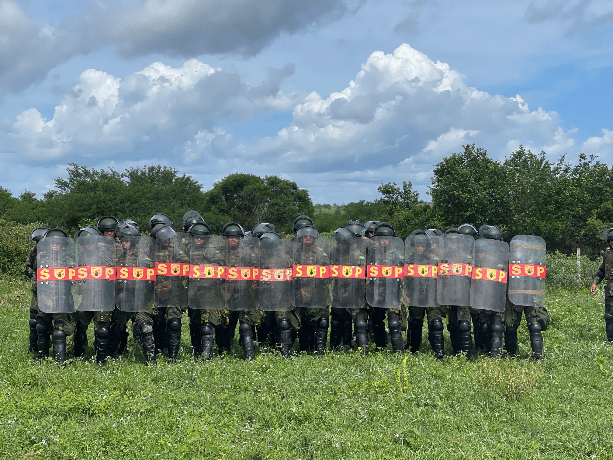 Forças de Elite em Ação: O Exercício dos Fuzileiros Navais em Humildes 